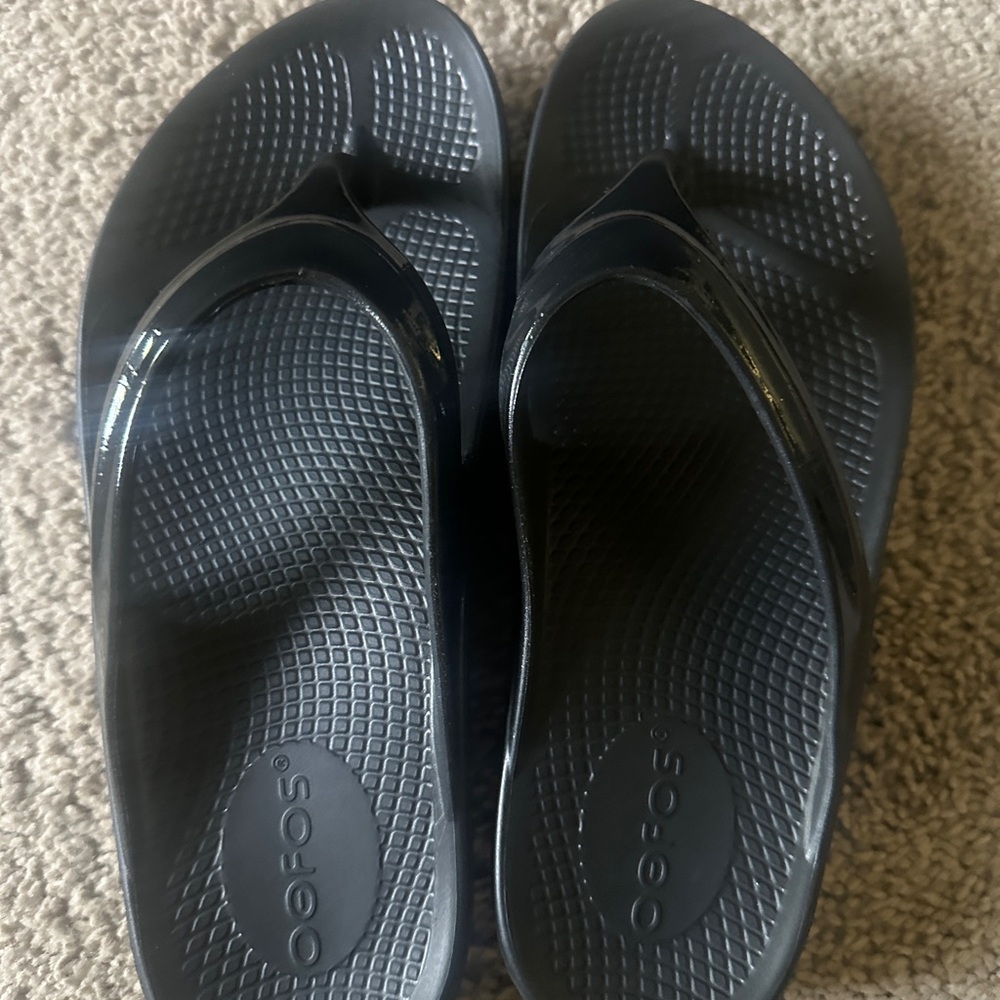 OOFOS Black Sandals